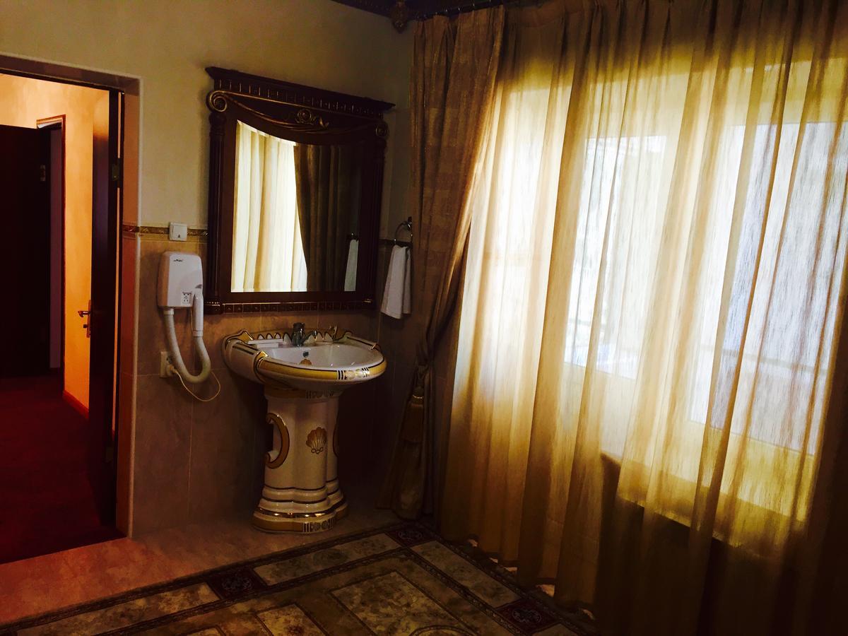 Hotel Ark Ms Taraz Exterior foto