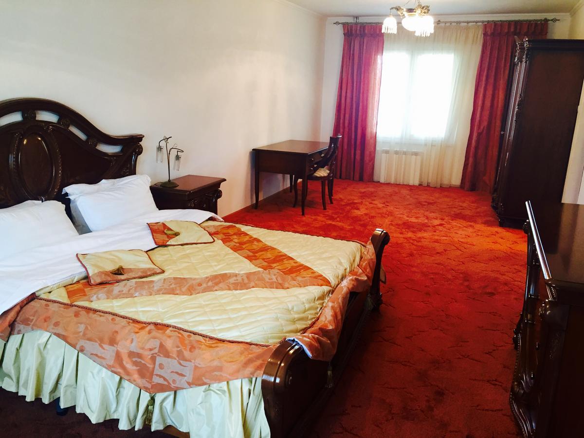 Hotel Ark Ms Taraz Exterior foto