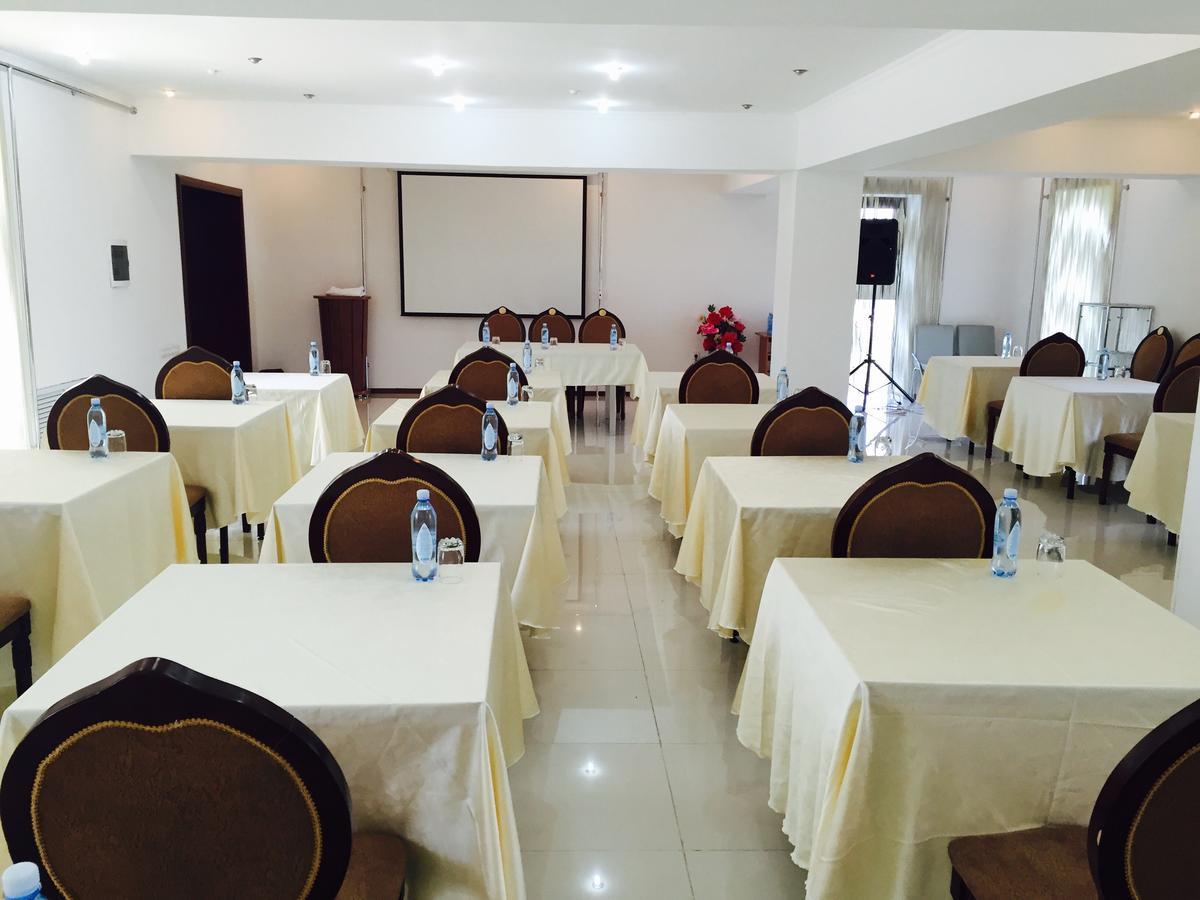 Hotel Ark Ms Taraz Exterior foto